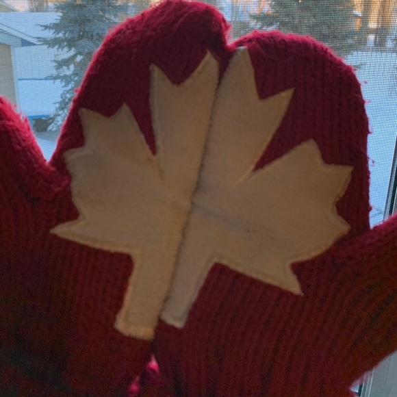 FREE w/ Purchase. Proud Canadian Mittens. - Picture 5 of 6